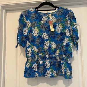 True Destiny Top. Blue Print. Womens Size- Large.